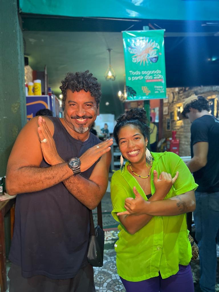 Os DJs Nego Célio e Bugzinha tocam com frequência no entorno dos Pinhões