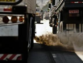 Imagens de poluentes e caminhões
