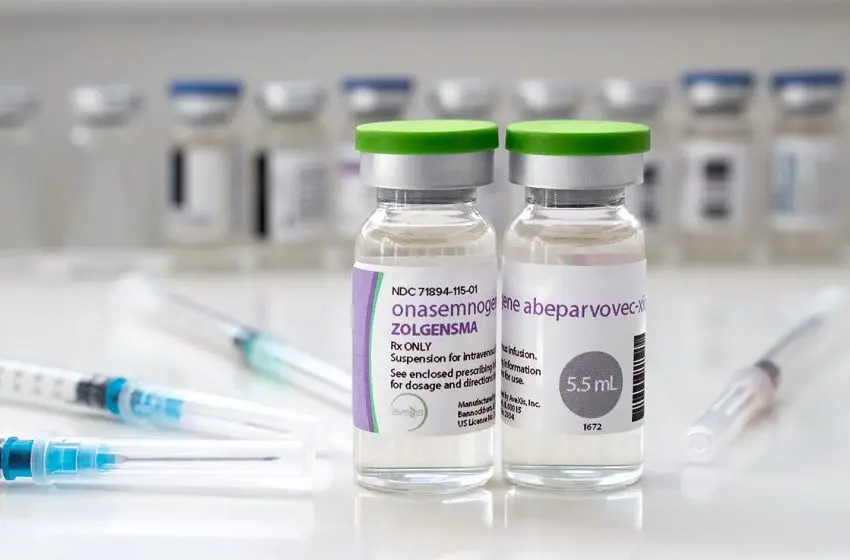Imagem mostra dois frascos de Zolgensma, conhecido como um dos remédios mais caro do mundo. Gêmeas brasileiras tomam remédio mais caro do mundo em Portugal, e caso é alvo de investigação