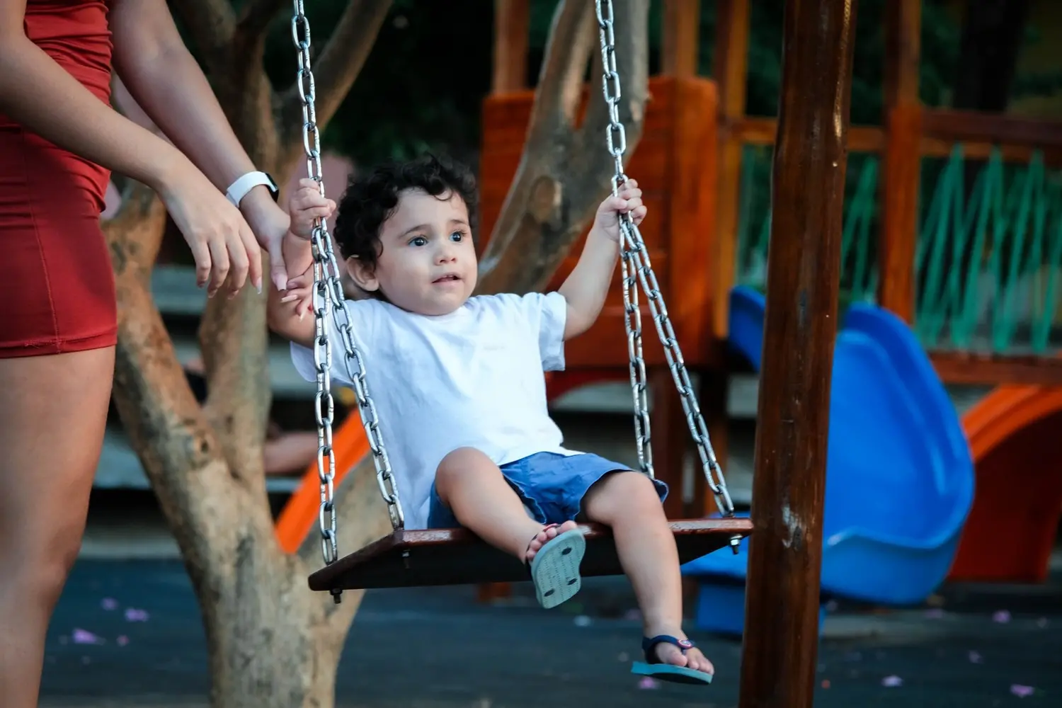 O parquinho do espaço é pequeno, mas faz sucesso entre os pequenos