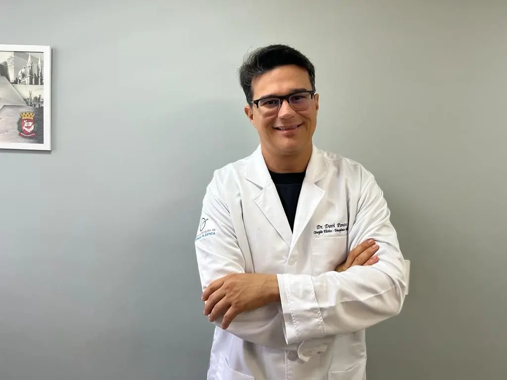 Davi Pontes é cirurgião plástico e diretor do Complexo Hospitalar Lift
