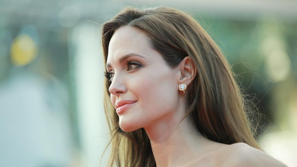Filho mais velho de Angelina Jolie teria pedido para morar com o