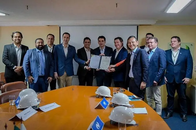 Ministro de Portos e Aeroportos, Silvio Costa Filho, assina termo de compromisso sobre o leilão do terminal de passageiros do Porto do Mucuripe