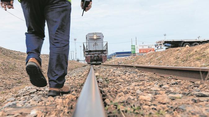 Com ferrovia pronta em 2027, escoamento de cargas no Porto do Pecém deve dobrar