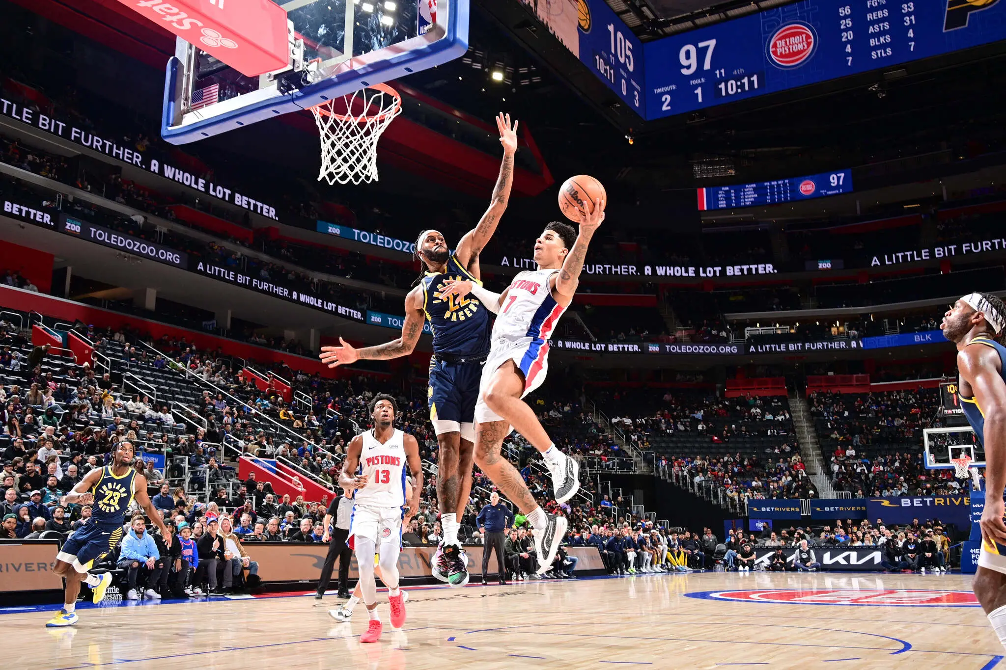 Foto de Killian Hayes, jogador do Detroit Pistons, durante jogo da NBA