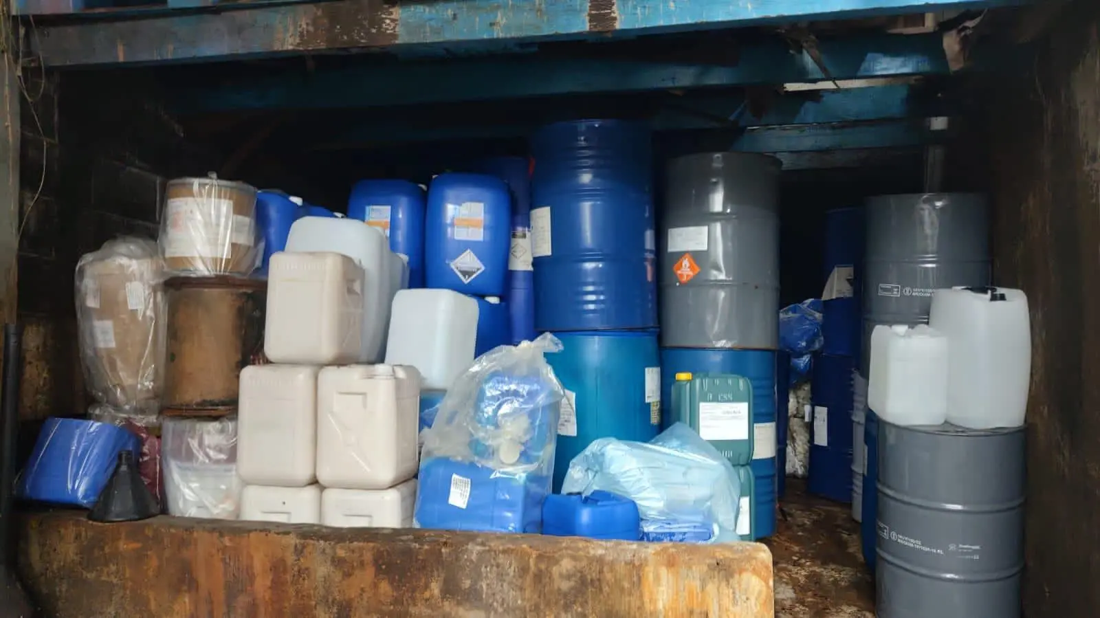 As investigações revelaram que o esquema abrangia a emissão fraudulenta de notas fiscais por empresas licenciadas a vender produtos químicos