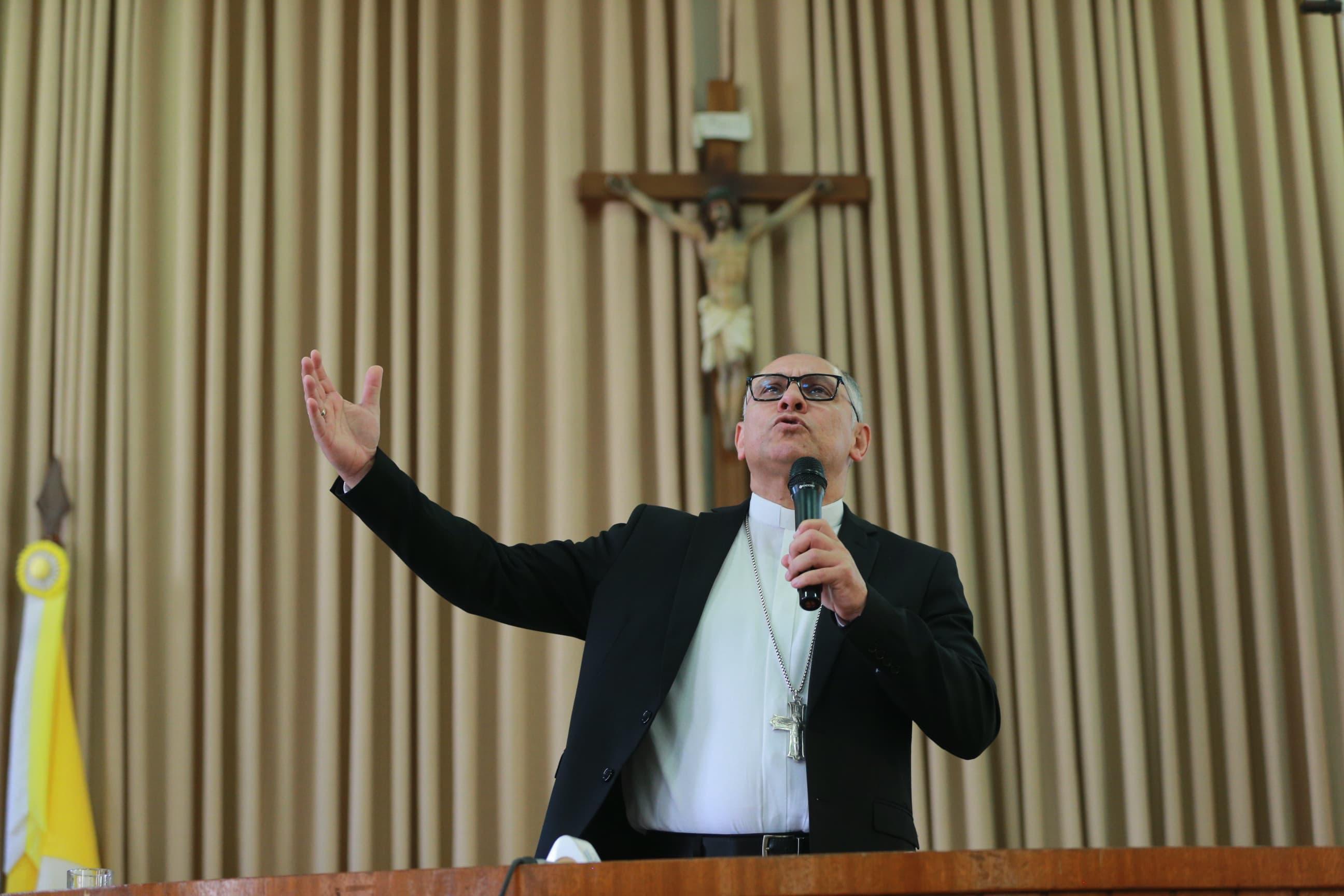 Dom Gregório Paixão, novo arcebispo de Fortaleza, toma posse em missa solene na Catedral Metropolitana, nesta sexta-feira (15)