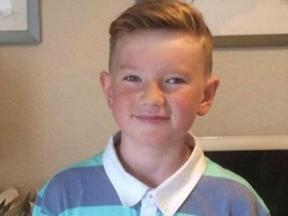 Foto de Alex Batty, garoto que desapareceu em férias na Espanha e foi encontrado após seis anos