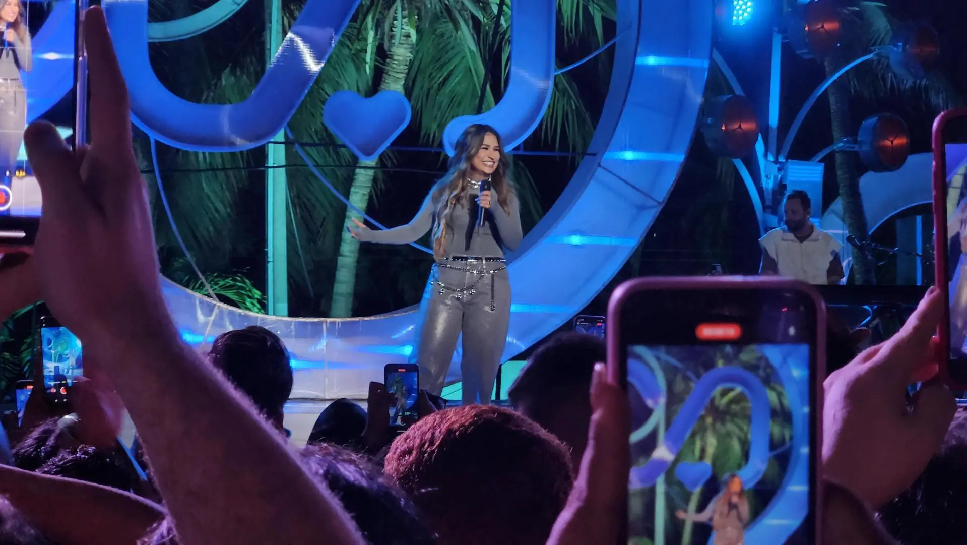 Simone Mendes gravou, pela primeira vez, uma música no gênero guarânia