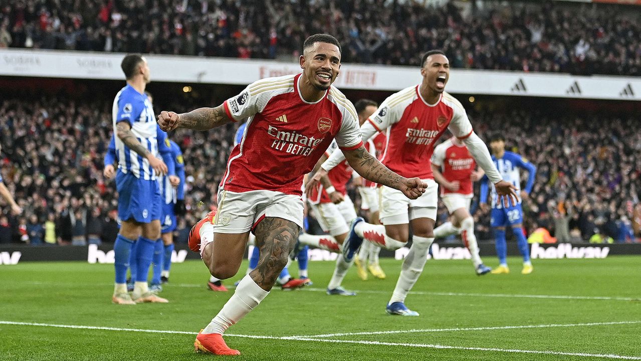 Arsenal vence Brentford com gol no fim e é novo líder do Inglês