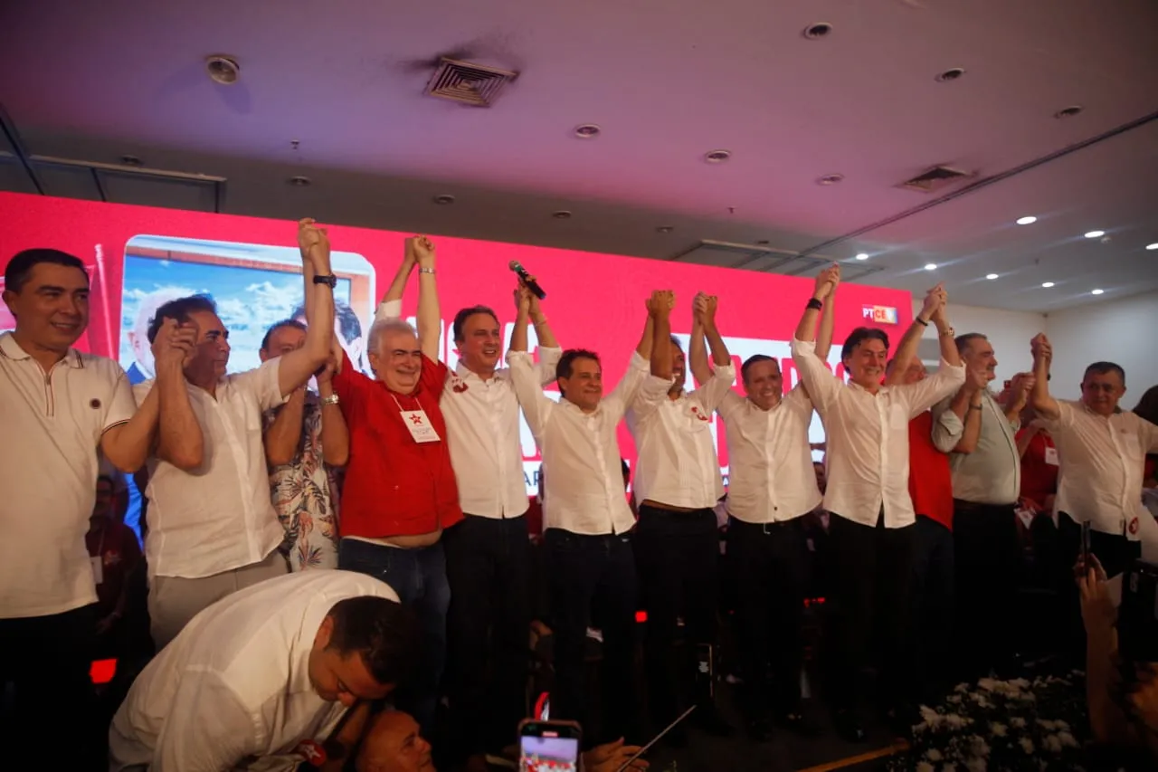 Participaram da cerimônia os dirigentes Eunício Oliveira (MDB), Domingos Filho (PSD), Eudoro Santana (PSB), Marcelo Silva (PV), Zezinho Albuquerque (PP), Chiquinho Feitosa (Republicanos), Luís Carlos Paes (PCdoB), Bismarck Maia (Podemos) e Júnior Castro (SD), todos na foto.