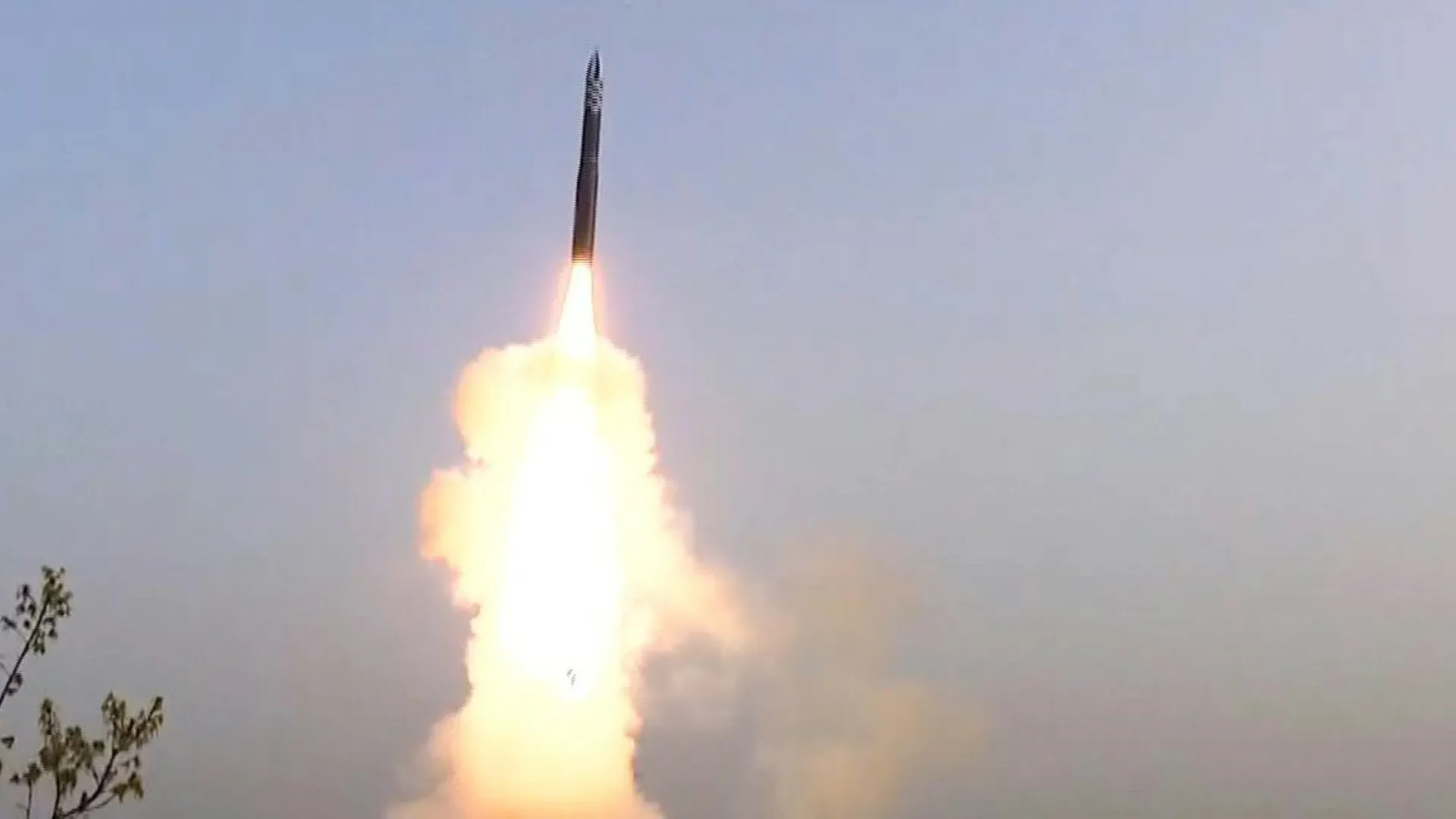 O Ministério da Defesa japonês confirmou que era um míssil do tipo ICBM