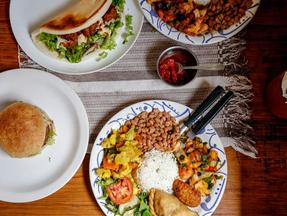 Restaurante Annapurna oferece diferentes pratos veganos e vegetarianos com opções baseadas nas gastronomias indiana, árabe, italiana, mexicana, tailandesa, oriental e regional