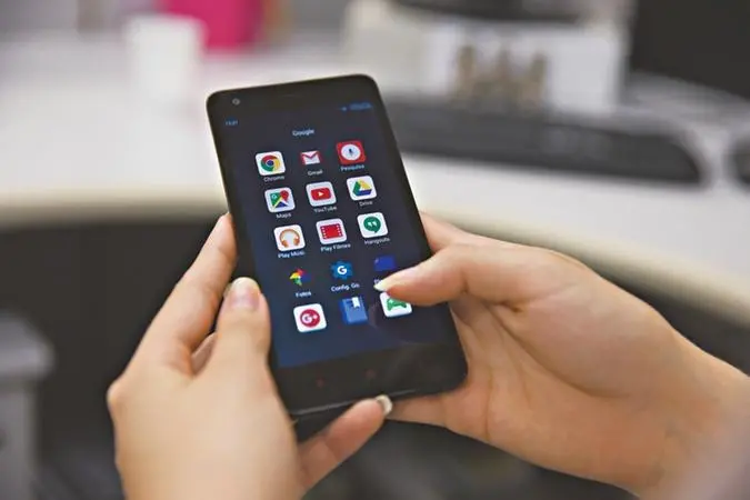 Foto que contém celular