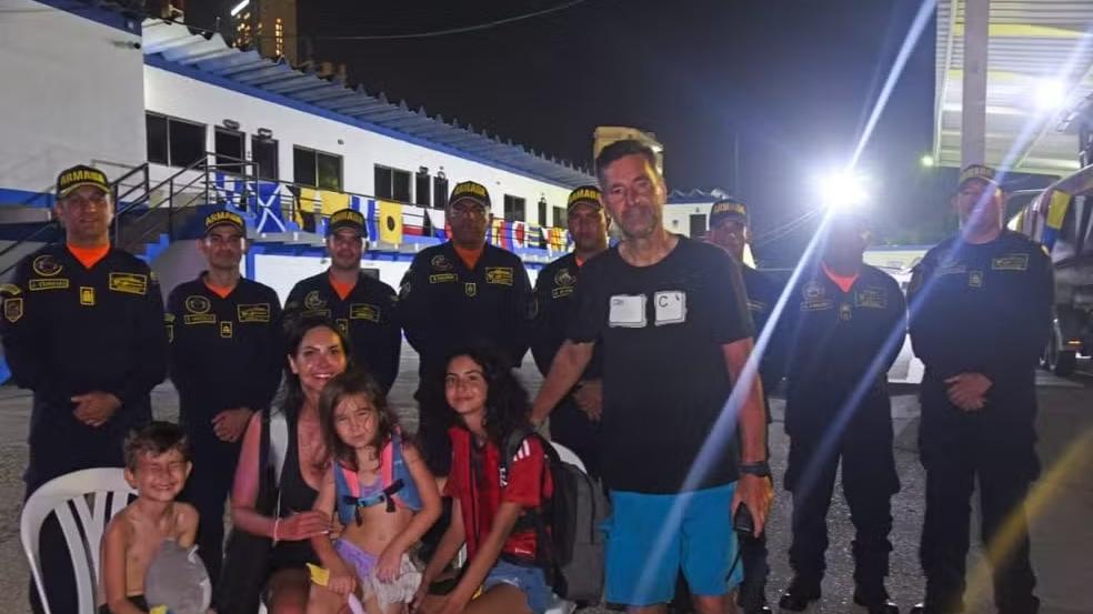 Família de cinco brasileiros é resgatada de naufrágio no mar do Caribe