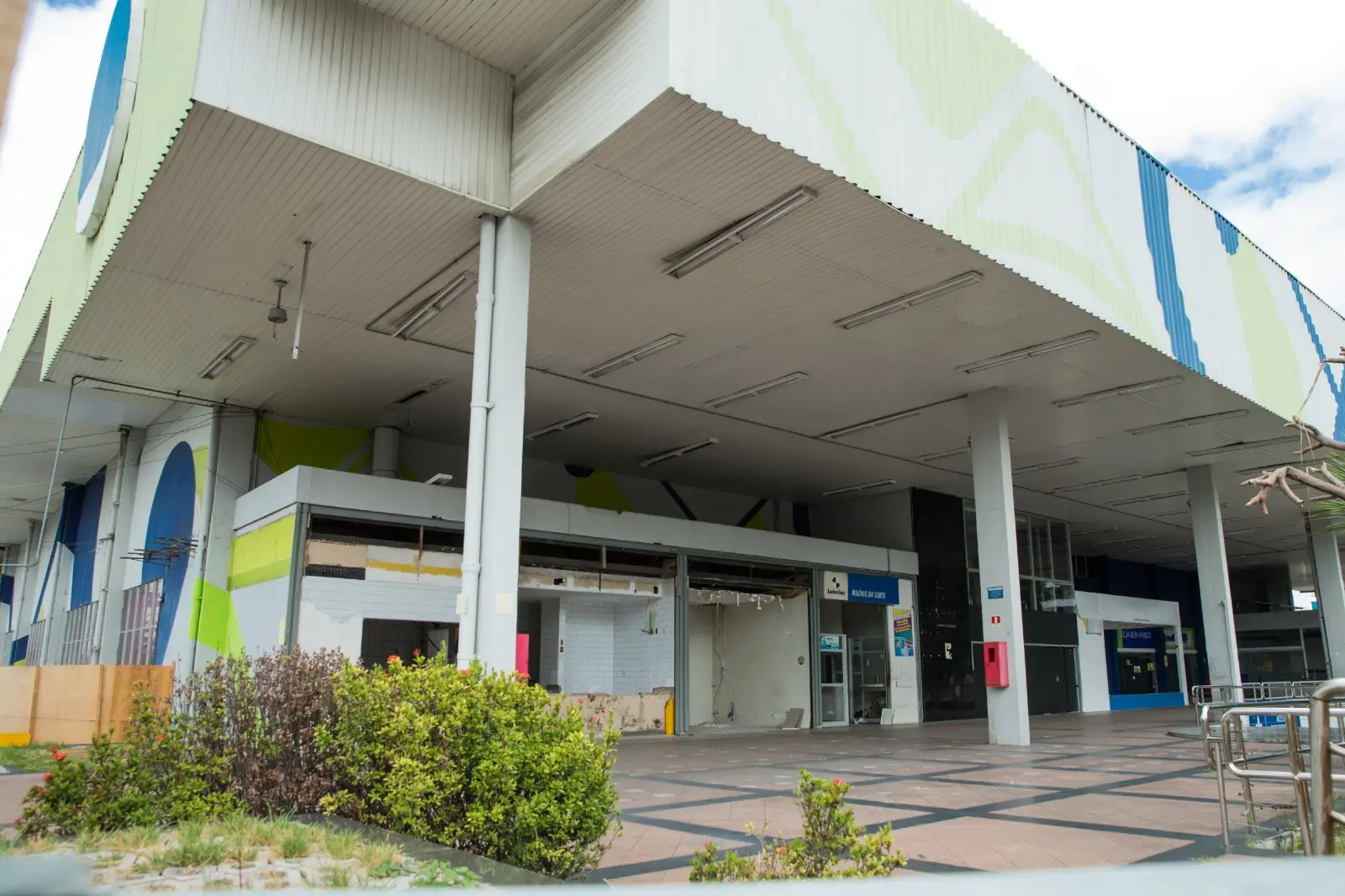 Galeria de lojas na futura loja do Grupo Mateus na Aldeota