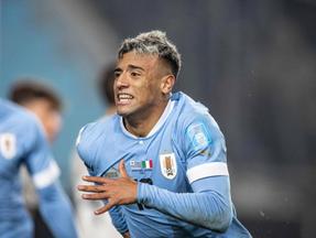 Luciano Rodríguez comemora gol marcado pelo Uruguai
