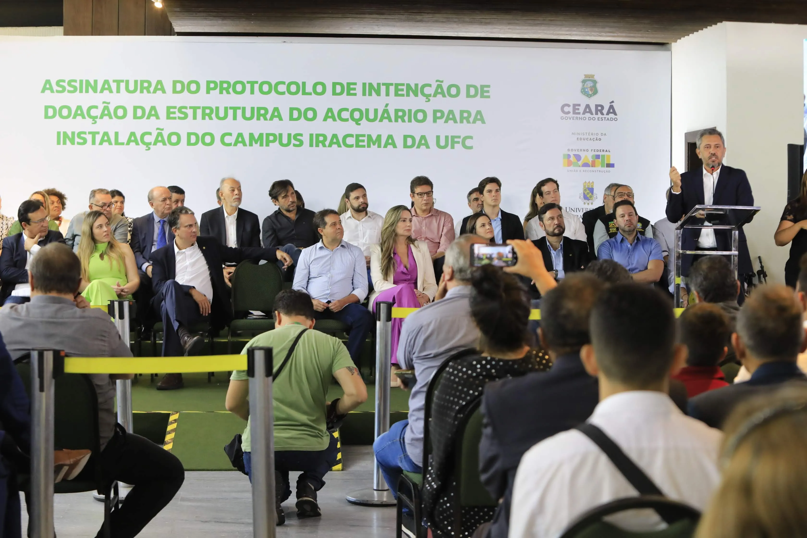 A solenidade de intenção de entrega do Acquario para a UFC contou com a presença do reitor Custódio Almeida, do ministro da Educação, Camilo Satana (PT), e de várias autoridades
