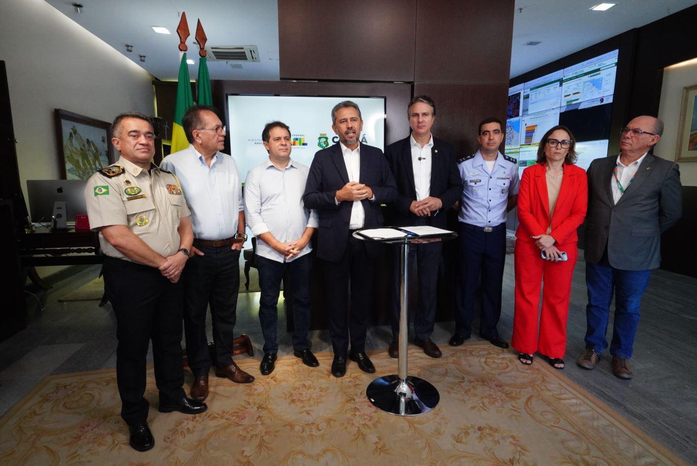 Elmano Freitas, Camilo Santana em assinatura de convênio do ITA Ceará