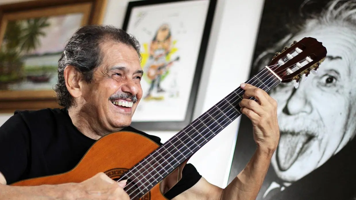 Rodger Rogério comemora aniversário em show no Cineteatro São Luiz