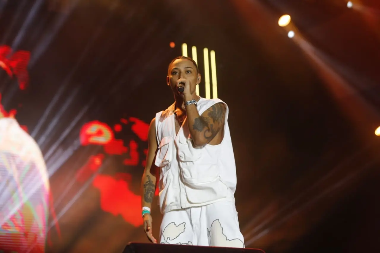 6UTTO é cantor e compositor