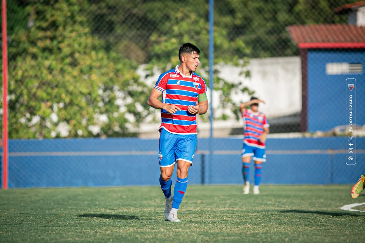 Capitão do Sub-20, João Henrique em jogo pelo Fortaleza