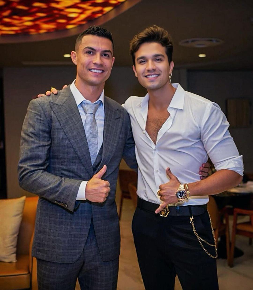 O cantor Luan Santana foi convidado para cantar na festa de Cristiano Ronaldo