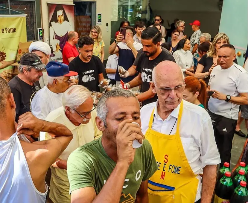 Padre Júlio faz trabalho social com vulneráveis