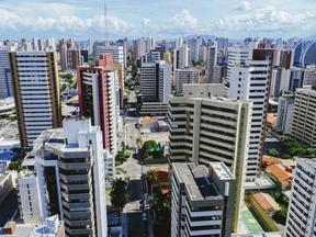 Vista aérea de prédios em Fortaleza