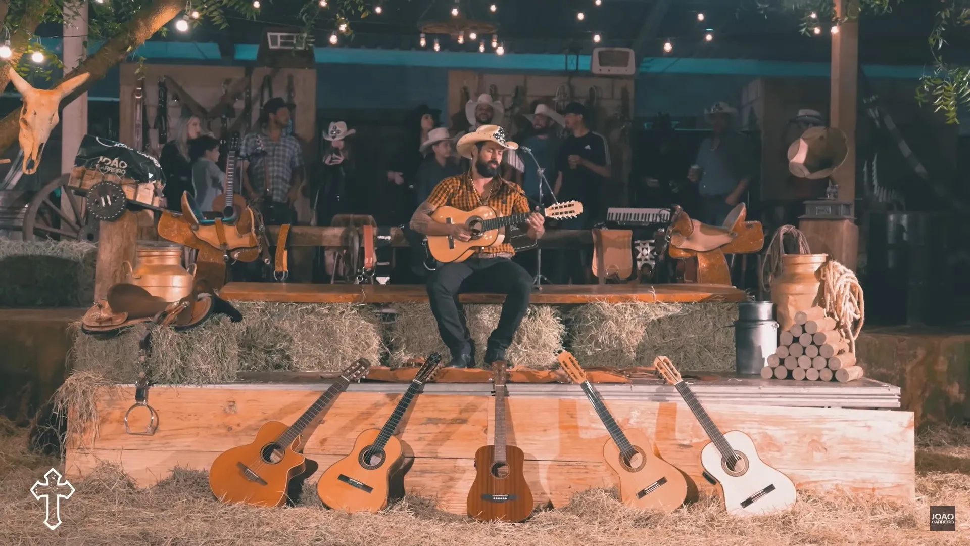 Sertanejo no clipe  'Meu Avô'