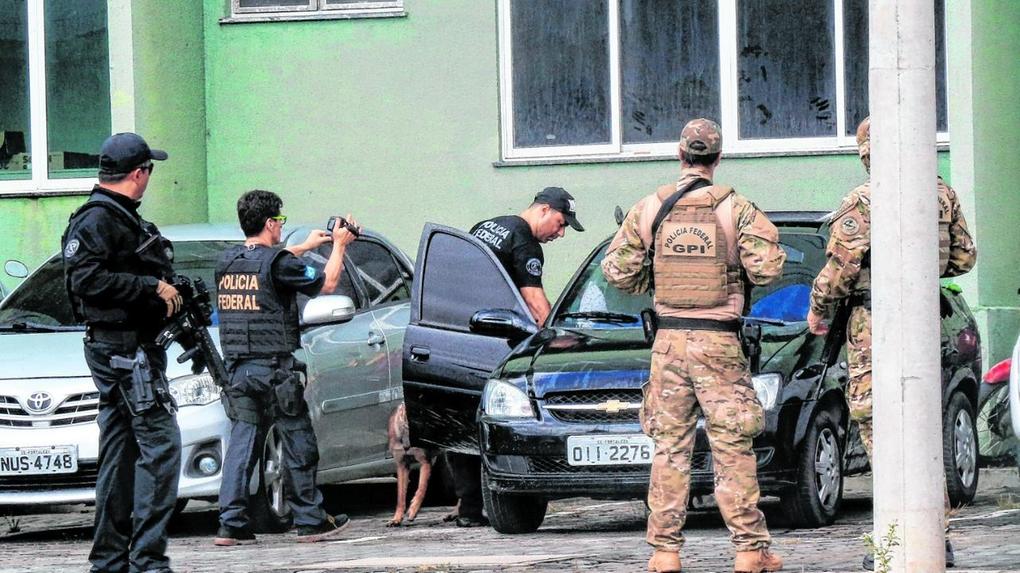 Um suposto esquema criminoso, formado dentro da Divisão de Combate ao Tráfico de Drogas, foi alvo das operações Vereda, em 2017, e Vereda Sombria, em 2018