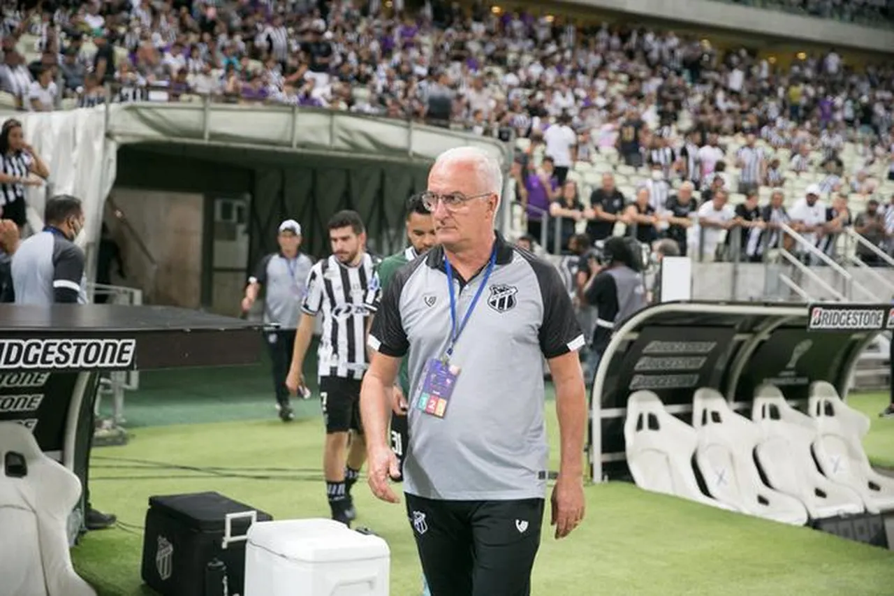 Dorival foi técnico do Ceará em 2022 e seu bom trabalho chamou a atenção do Flamengo, que o contratou e foi campeão da Copa do Brasil e da Libertadores