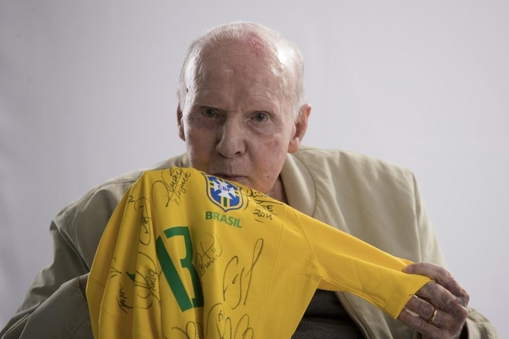 Zagallo com a camisa da seleção brasileira