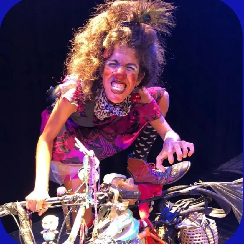 Imagem da artista Julieta Inés Hernández Martínez