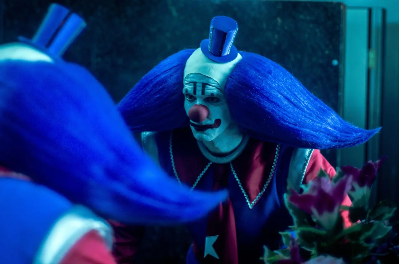 Páginas de 'edits' criam vídeos curtos e estilizados com cenas de obras nacionais que não são lançamento; de 2017, o filme 'Bingo - O Rei das Manhãs' teve um 'edit' que viralizou recentemente no Twitter