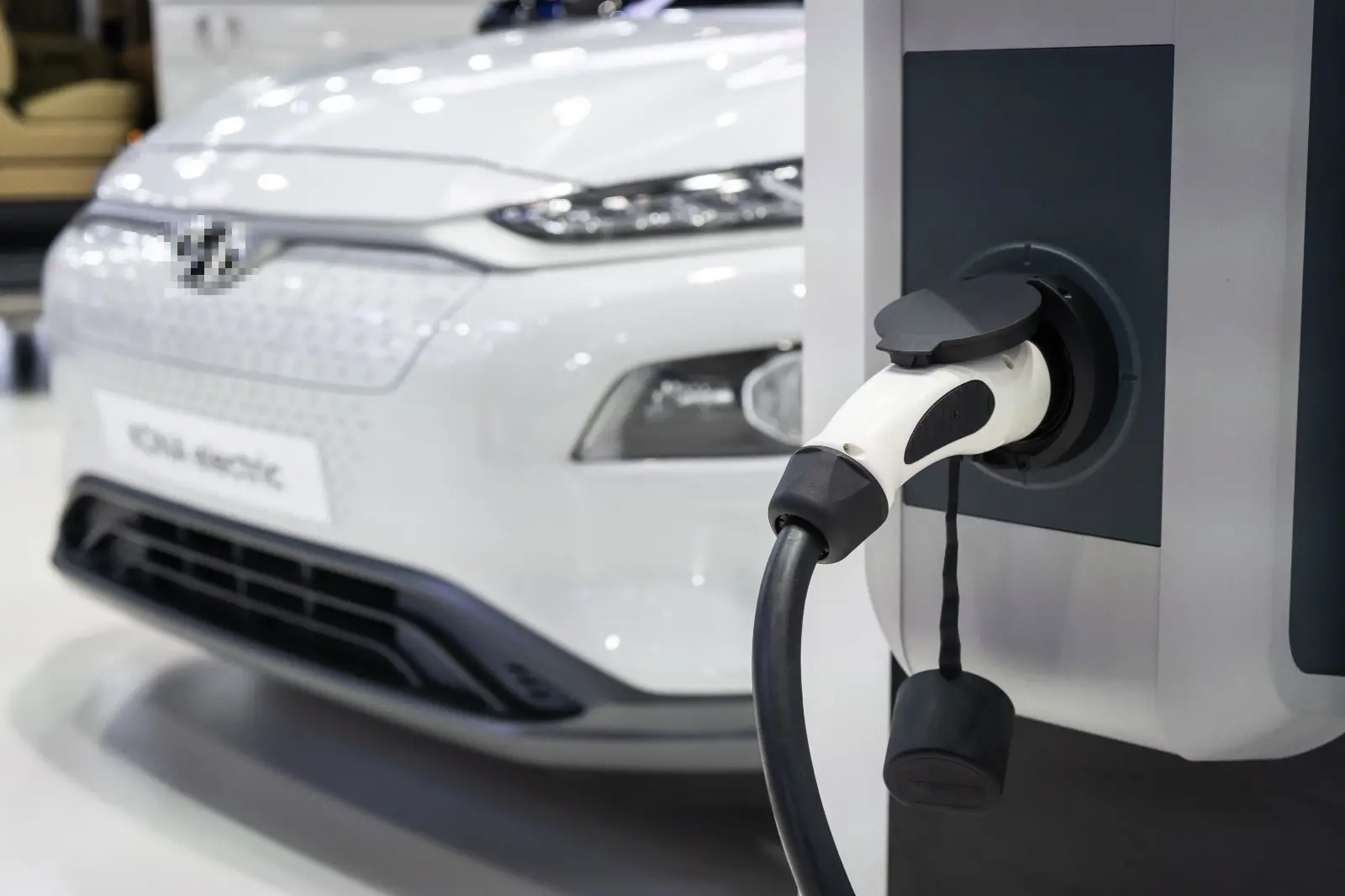 Novos condomínios de luxo em Fortaleza já estão preparados, mas demanda aumenta conforme a frota