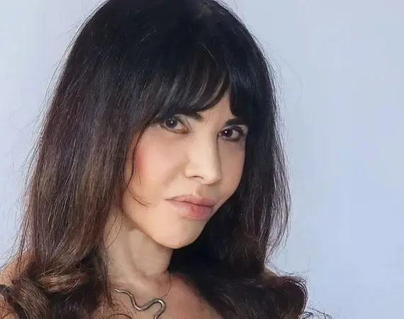 foto da atriz Cláudia Alencar