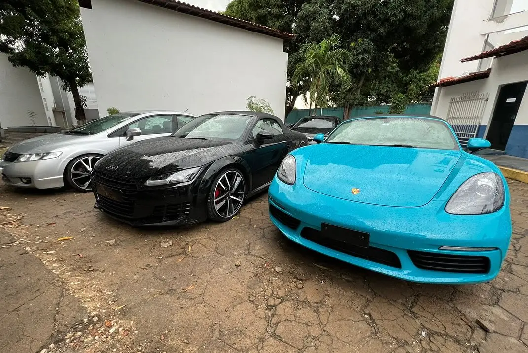 Veículos apreendidos pela Polícia Civil durante operação