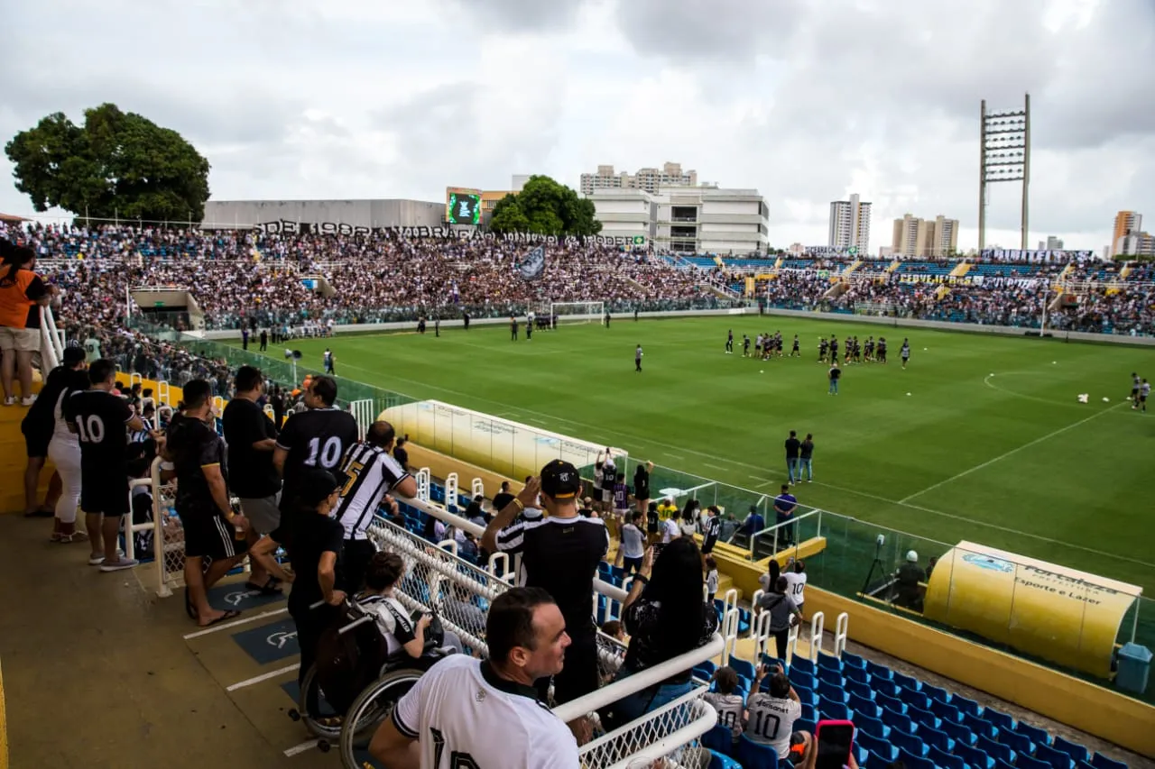 Torcida alvinegra compareceu em grande número.