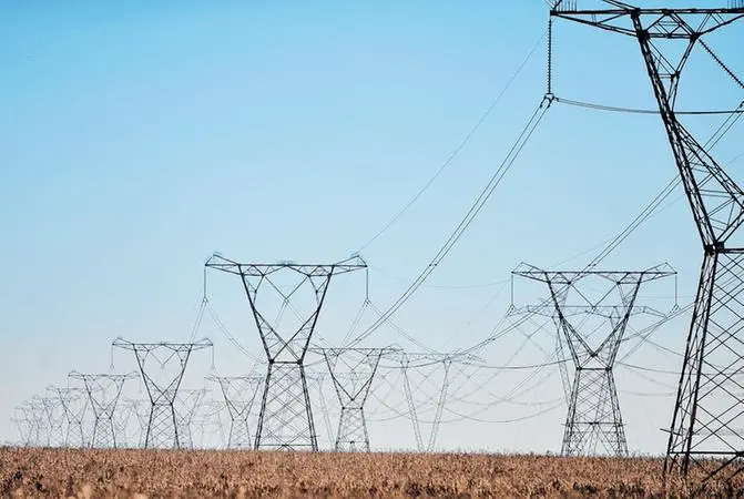 Contratos preveem a construção de mais de mil quilômetros que beneficiam o Estado