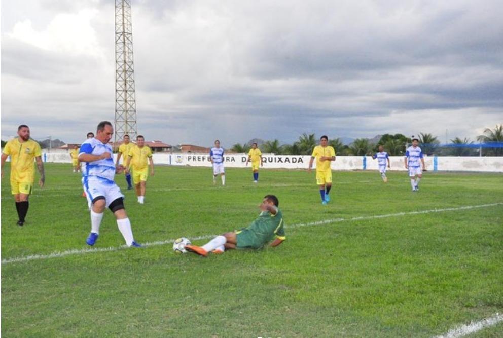 Prefeito Ricardo Silveira se lesiona em lance na inauguração da iluminação do Estádio Abilhão