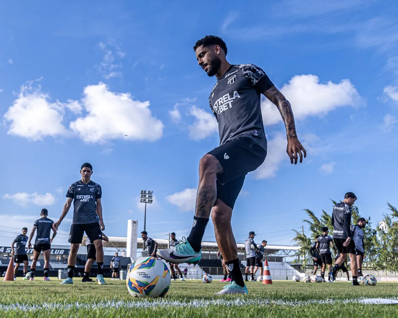 Matheus Bahia durante treino do Ceará em Porangabuçu