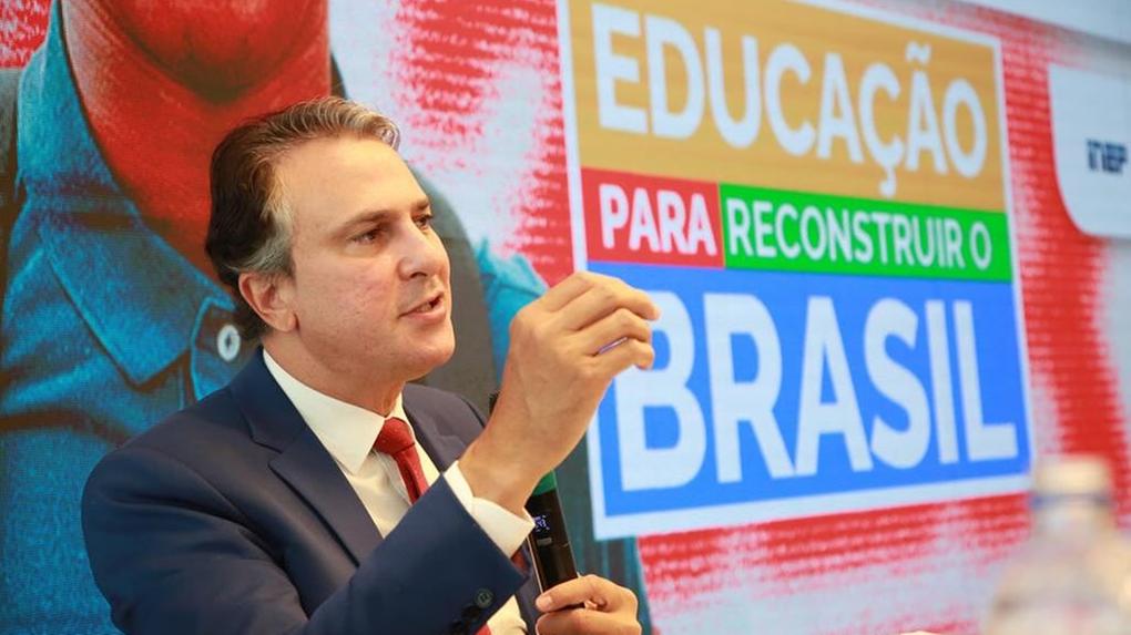 Camilo Santana falou sobre desafios da educação durante coletiva, em Brasília