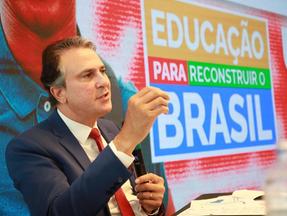 Camilo Santana falou sobre desafios da educação durante coletiva, em Brasília