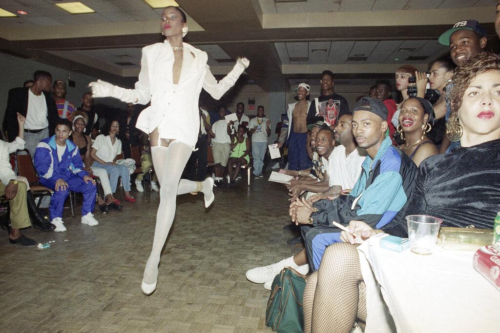 O documentário 'Paris is Burning' (1990) é considerado o registro definitivo sobre a cena ballroom em NY