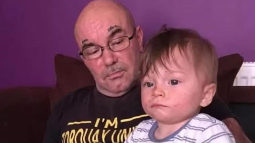 Menino de dois anos morre de fome e desidratação após pai ter infarto no Reino Unido