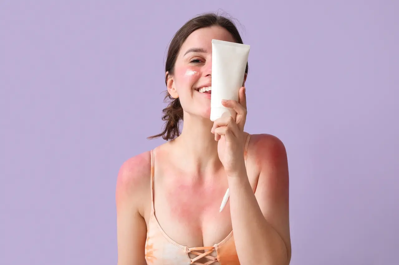 Além de aplicar protetor solar com o FPS certo, é preciso reaplicar o produto a cada 2h