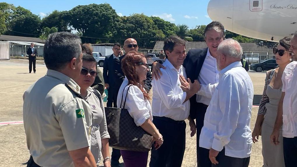 Evandro Leitão esteve na comitiva que recebeu Lula em Fortaleza nesta sexta (19)
