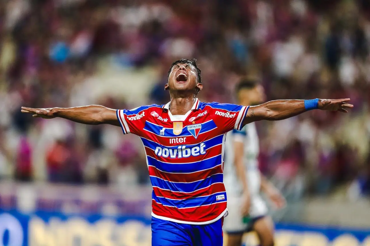 Kervin Andrade comemora gol pelo Fortaleza