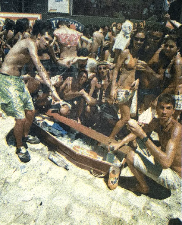 Em Aracati, um grupos de Aracati transformou um caixão em depósito de bebidas